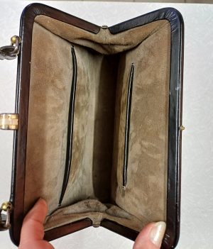 Vintage Henkeltasche mit Gobelinstickerei – Bild 6